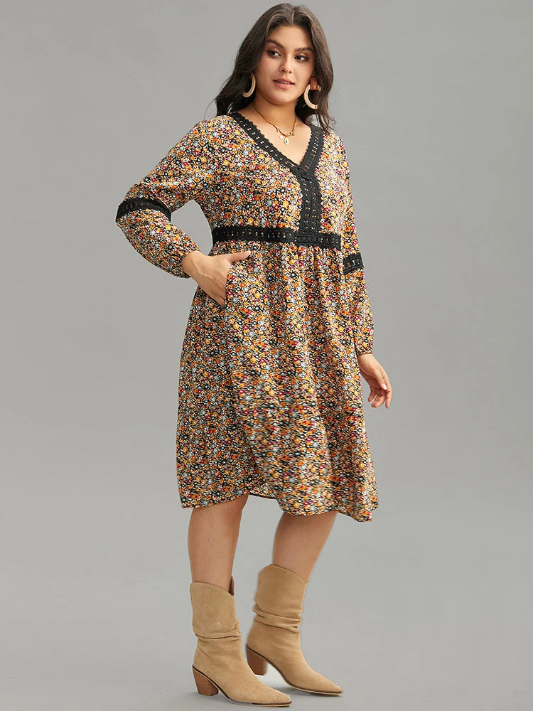 Ditsy Floral Lace Panel Lantern Sleeve Dress 6 Ditsy Floral Lace Panel Lantern Sleeve Dress - Image 4