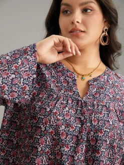 Ditsy Floral Notched Bell Sleeve Blouse 13 Ditsy Floral Notched Bell Sleeve Blouse -Bloomchic Shop 230348318 se