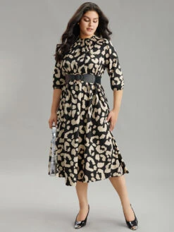 Geometric Mock Neck Elastic Waist Pleated Dress -Bloomchic Shop 529926252 di f8043e2a b6ac 4f76 86eb 652b3f8c1291