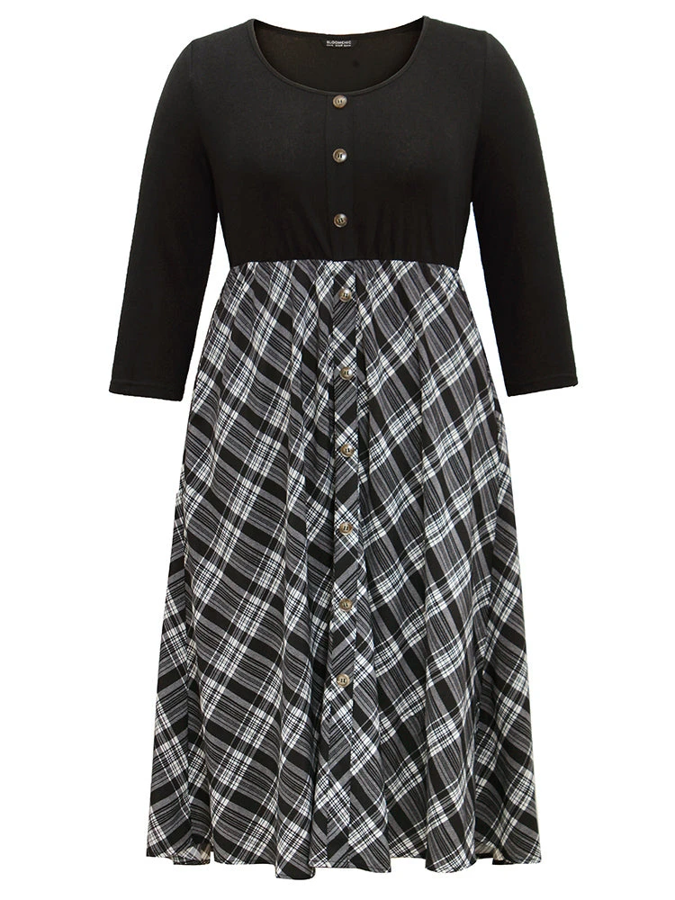 Plaid Patchwork Scoop Neck Button Detail Dress 7 Plaid Patchwork Scoop Neck Button Detail Dress - Image 5