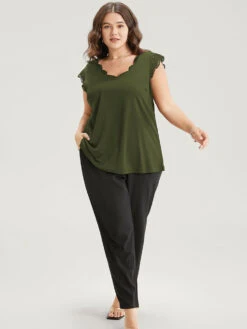 Solid Scalloped Trim Contrast Lace Tank Top -Bloomchic Shop 807186494 pi