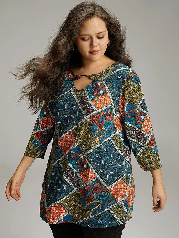 Paisley Colorblock Contrast Keyhole T-shirt 6 Paisley Colorblock Contrast Keyhole T-shirt - Image 4