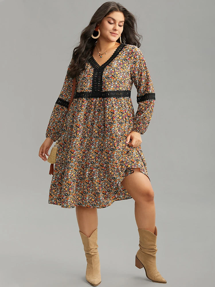 Ditsy Floral Lace Panel Lantern Sleeve Dress 4 Ditsy Floral Lace Panel Lantern Sleeve Dress - Image 2