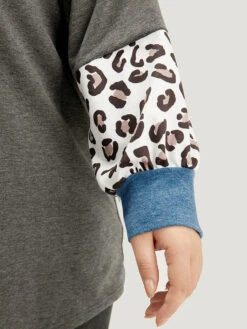 Colorblock Contrast Leopard Round Neck Raglan Sleeve Sweatshirt 16 Colorblock Contrast Leopard Round Neck Raglan Sleeve Sweatshirt -Bloomchic Shop 995426341 gd